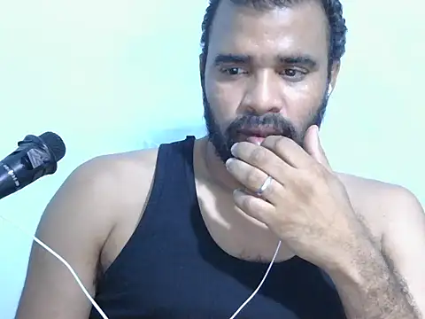 Snapshot of YOX22 chatting on 04-15-26, 01:01 YOX22 online show from 04-15-26, 01:01
