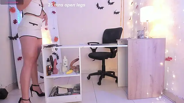 Emylyjonhs online show from 10-18-25, 07:58