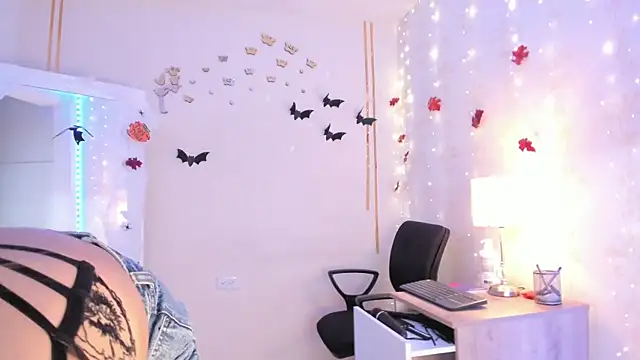 Emylyjonhs online show from 10-28-25, 08:33