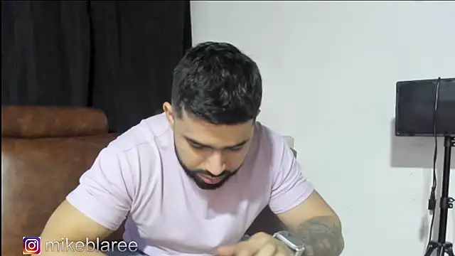 mikeblaree online show from 11-17-25, 04:57