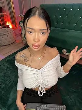 Snapshot of SashaFerrera chatting on 03-04-25, 09:11 SashaFerrera online show from 03-04-25, 09:11