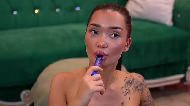 Snapshot of SashaFerrera chatting on 03-07-25, 01:09 SashaFerrera online show from 03-07-25, 01:09