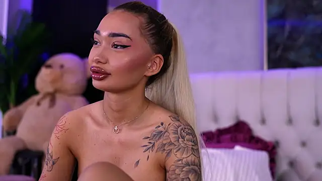 Snapshot of SashaFerrera chatting on 09-14-25, 06:29 SashaFerrera online show from 09-14-25, 06:29