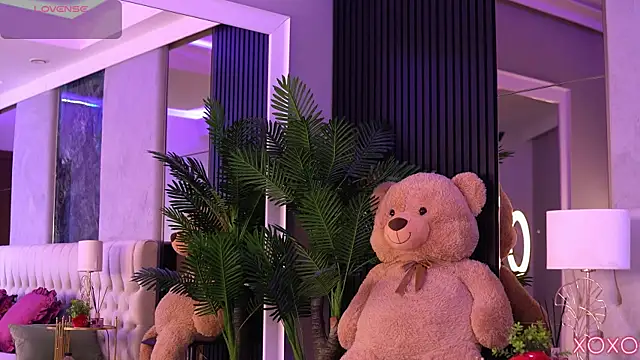 Snapshot of SashaFerrera chatting on 10-23-25, 06:39 SashaFerrera online show from 10-23-25, 06:39