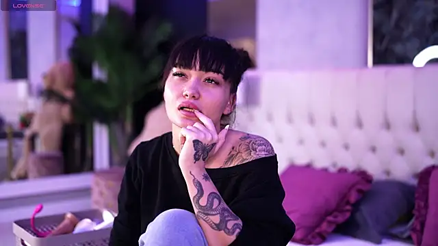 Snapshot of SashaFerrera chatting on 10-28-25, 07:38 SashaFerrera online show from 10-28-25, 07:38