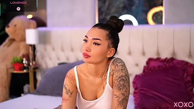 Snapshot of SashaFerrera chatting on 10-29-25, 07:48 SashaFerrera online show from 10-29-25, 07:48