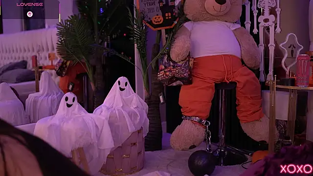 Snapshot of SashaFerrera chatting on 10-31-25, 07:48 SashaFerrera online show from 10-31-25, 07:48