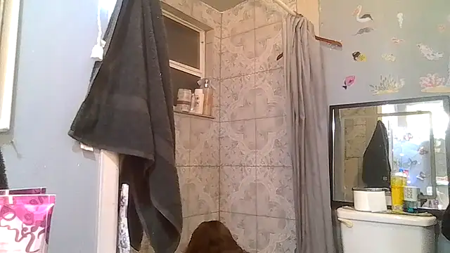 Snapshot of ShysluutGia chatting on 10-13-25, 09:42 ShysluutGia online show from 10-13-25, 09:42