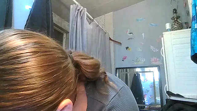 Snapshot of ShysluutGia chatting on 10-14-25, 10:16 ShysluutGia online show from 10-14-25, 10:16