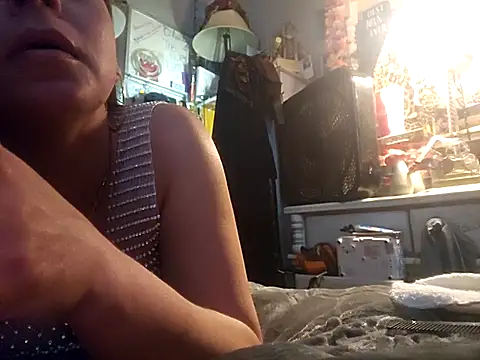 Snapshot of ShysluutGia chatting on 10-30-25, 11:00 ShysluutGia online show from 10-30-25, 11:00