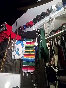 Snapshot of ShysluutGia chatting on 11-06-25, 07:31 ShysluutGia online show from 11-06-25, 07:31