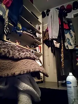 Snapshot of ShysluutGia chatting on 11-06-25, 08:43 ShysluutGia online show from 11-06-25, 08:43