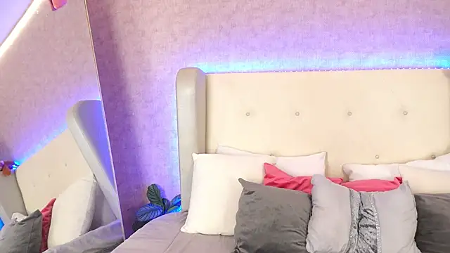 ThianaLopez online show from 05-04-26, 08:16