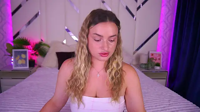 LindsieGreyy online show from 09-22-25, 06:37