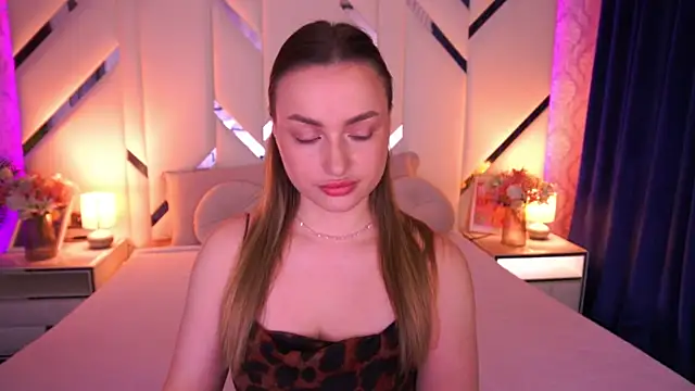 LindsieGreyy online show from 04-05-26, 06:43