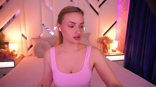 LindsieGreyy online show from 05-01-26, 06:18