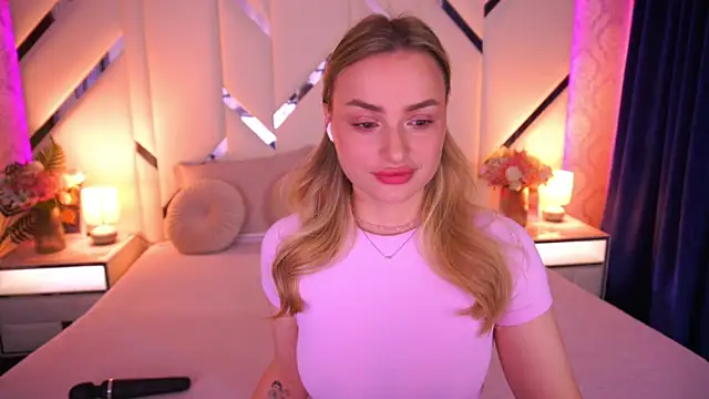 LindsieGreyy online show from 05-03-26, 06:30