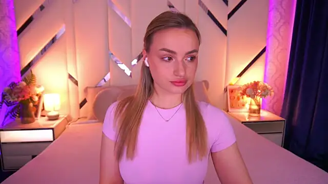 LindsieGreyy online show from 05-09-26, 06:29