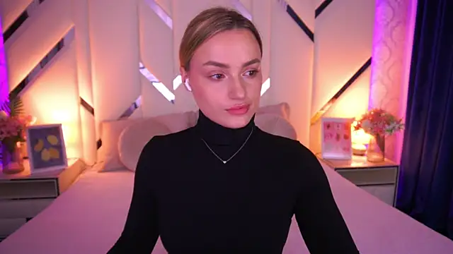 LindsieGreyy online show from 05-11-26, 06:30