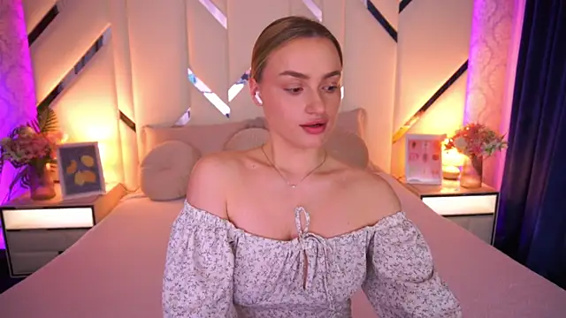 LindsieGreyy online show from 05-13-26, 12:57