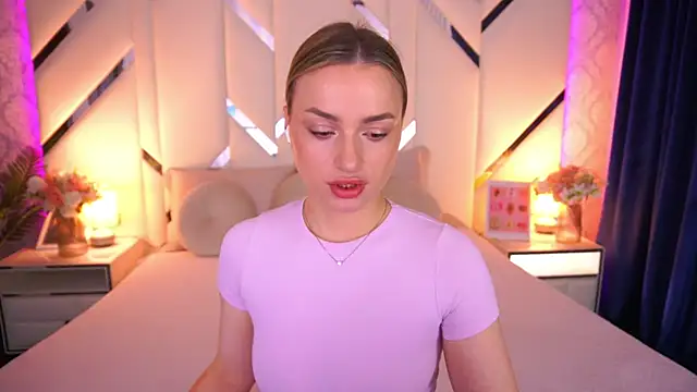 LindsieGreyy online show from 05-17-26, 06:00
