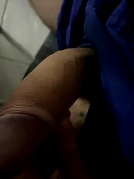 Snapshot of obranquinho21cm chatting on 10-23-25, 02:44 obranquinho21cm online show from 10-23-25, 02:44