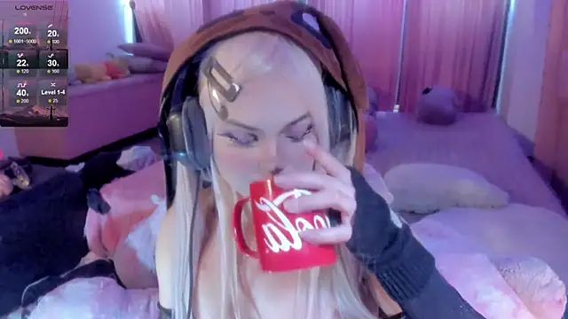 Snapshot of Angelica_Reborn chatting on 09-21-25, 05:47 Angelica Reborn online show from 09-21-25, 05:47