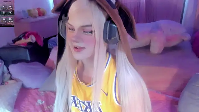 Snapshot of Angelica_Reborn chatting on 10-20-25, 06:19 Angelica Reborn online show from 10-20-25, 06:19