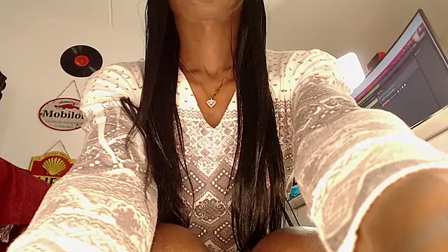 Snapshot of anuvyz_miller_ chatting on 03-12-26, 01:17 anuvyz miller online show from 03-12-26, 01:17