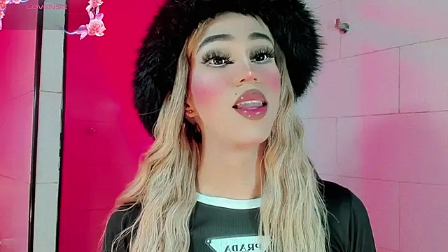 emelly horny  online show from 03-22-25, 11:32