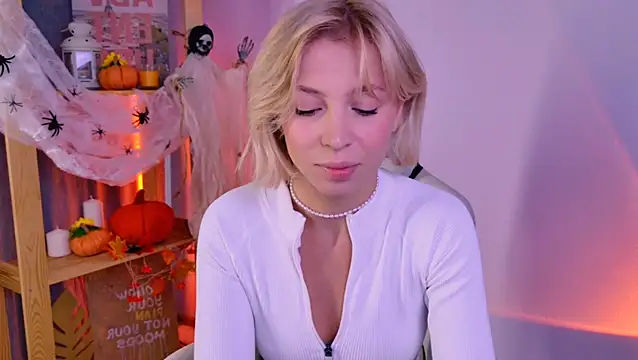 EllySunlover online show from 10-24-25, 05:20