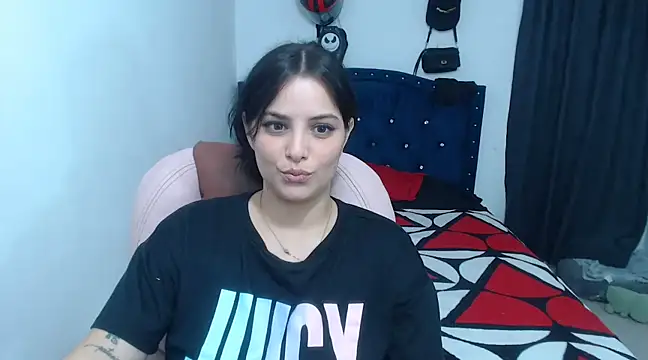 Snapshot of atenea_02_love chatting on 03-01-25, 03:53 atenea 02 love online show from 03-01-25, 03:53