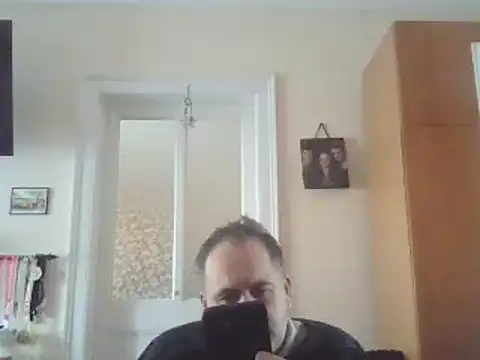 Snapshot of Szolga10 chatting on 11-16-25, 10:54 Szolga10 online show from 11-16-25, 10:54