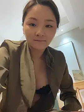 Snapshot of Mia-77 chatting on 02-21-25, 01:33 Mia-77 online show from 02-21-25, 01:33