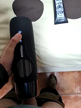 Snapshot of mikeee6538 chatting on 11-19-25, 04:51 mikeee6538 online show from 11-19-25, 04:51