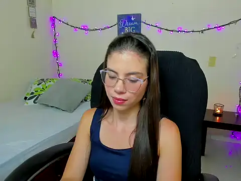 Snapshot of veronicamiller22 chatting on 11-09-25, 02:43 veronicamiller22 online show from 11-09-25, 02:43