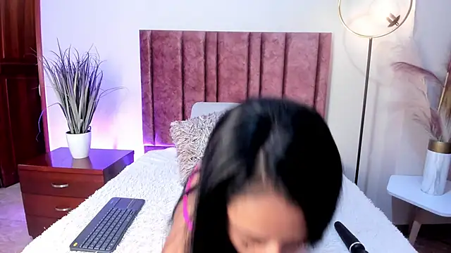 MiaHertz online show from 12-18-25, 12:11