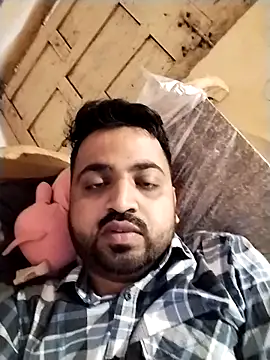 Snapshot of Vij717 chatting on 03-08-25, 04:34 Vij717 online show from 03-08-25, 04:34