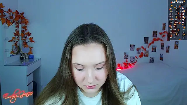 Snapshot of EmilyxxGraces chatting on 09-29-25, 11:53 EmilyxxGraces online show from 09-29-25, 11:53