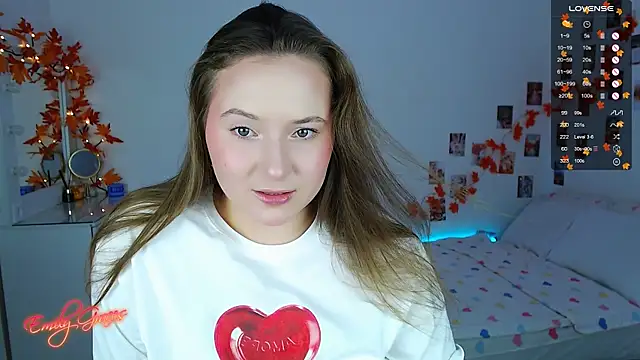 Snapshot of EmilyxxGraces chatting on 10-12-25, 10:20 EmilyxxGraces online show from 10-12-25, 10:20