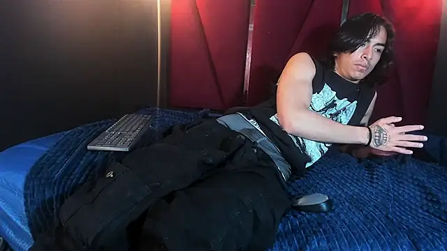 ParanoidTemptaion  online show from 02-20-25, 03:41