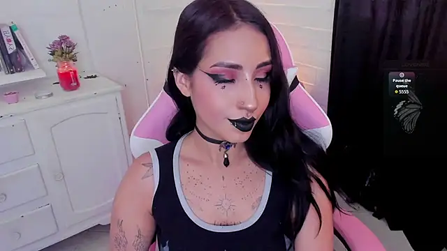 Snapshot of Nyx_Blackmoon chatting on 09-28-25, 04:12 Nyx Blackmoon online show from 09-28-25, 04:12