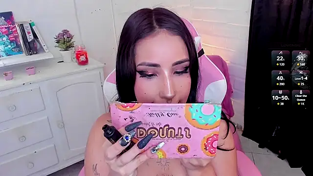 Snapshot of Nyx_Blackmoon chatting on 09-29-25, 02:33 Nyx Blackmoon online show from 09-29-25, 02:33