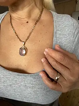 Snapshot of DeboraXporn chatting on 10-29-25, 02:19 DeboraXporn online show from 10-29-25, 02:19