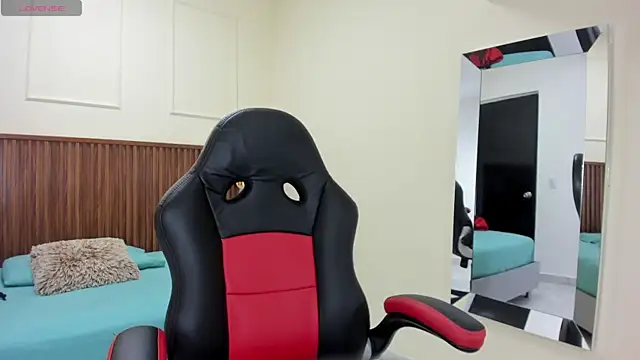 MELINAMARTINS online show from 10-22-25, 07:35