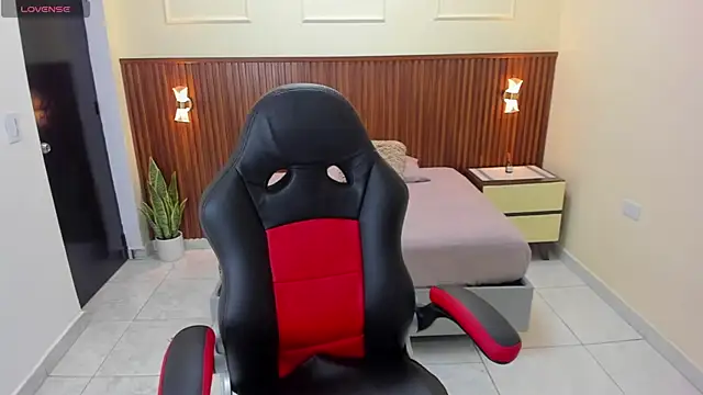 MELINAMARTINS online show from 11-24-25, 07:35