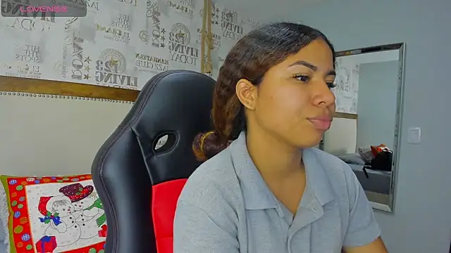 MELINAMARTINS online show from 12-17-25, 07:09