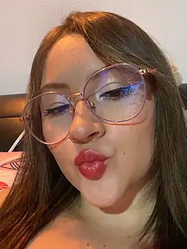ValentinaOrtiz3 online show from 03-07-25, 12:58