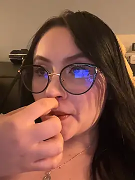 ValentinaOrtiz3 online show from 02-11-26, 02:16