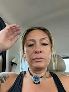 bossyroxy84 online show from 05-15-26, 06:48
